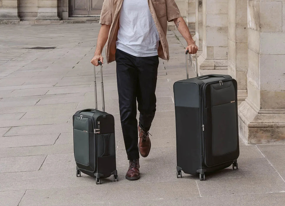 Samsonite D'Lite Medium Spinner Expandable